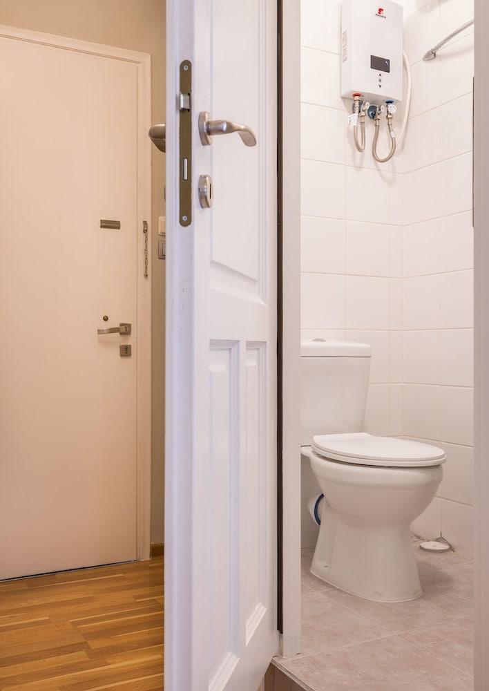 Exceptionally Located Studio Apartment Атина Екстериор снимка