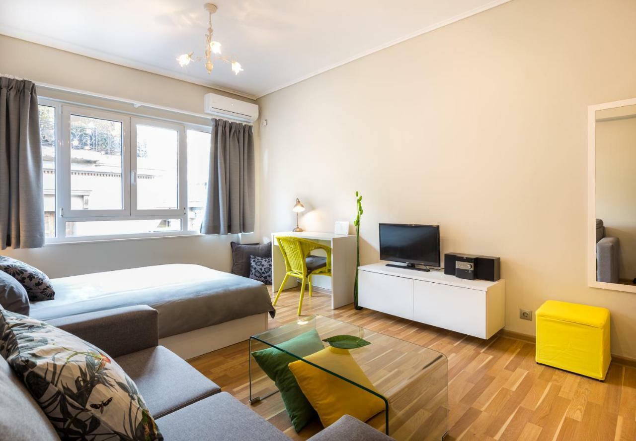 Exceptionally Located Studio Apartment Атина Екстериор снимка