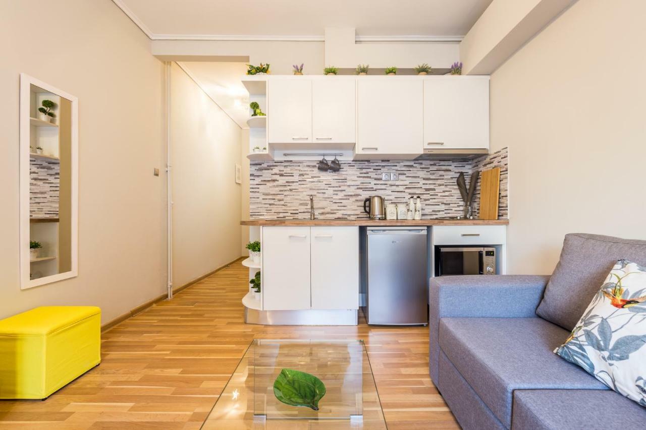 Exceptionally Located Studio Apartment Атина Екстериор снимка