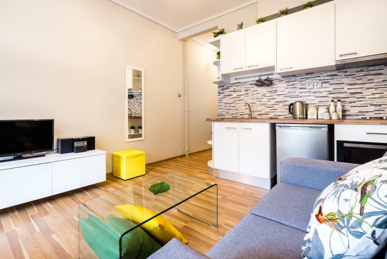 Exceptionally Located Studio Apartment Атина Екстериор снимка