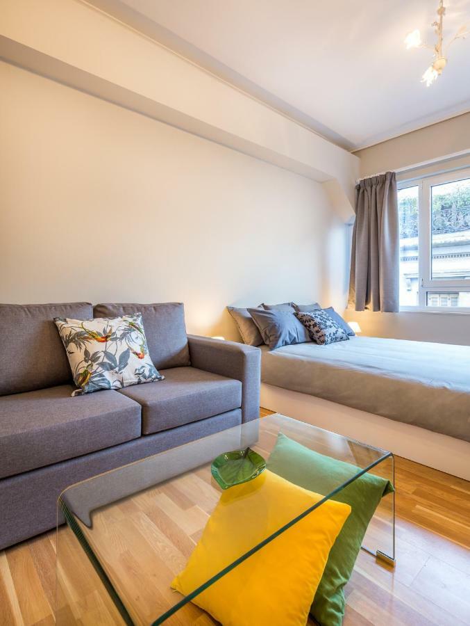 Exceptionally Located Studio Apartment Атина Екстериор снимка
