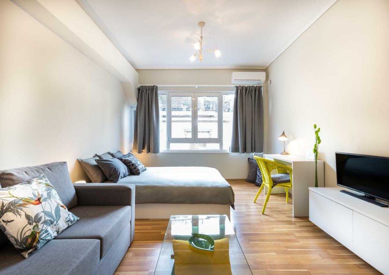 Exceptionally Located Studio Apartment Атина Екстериор снимка