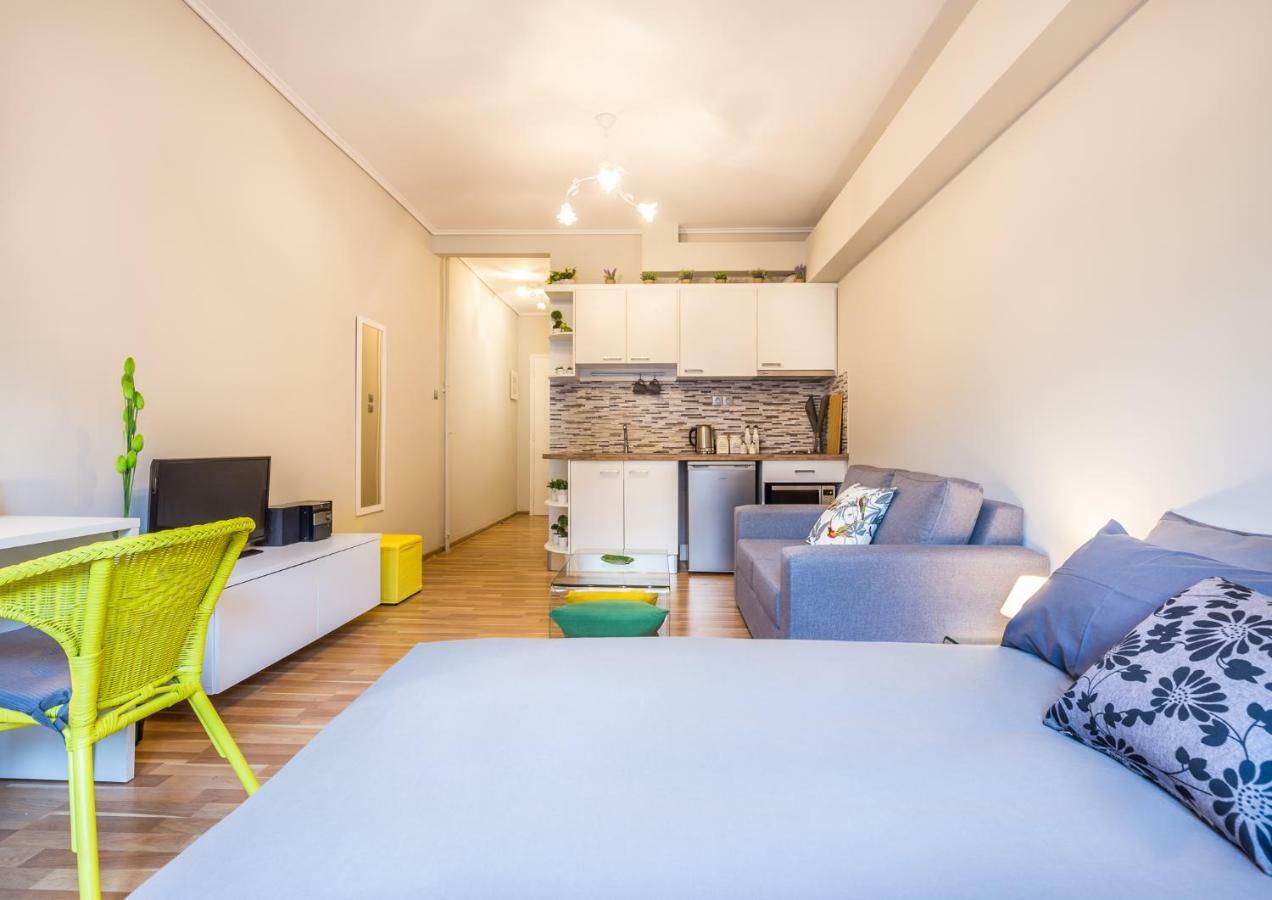 Exceptionally Located Studio Apartment Атина Екстериор снимка