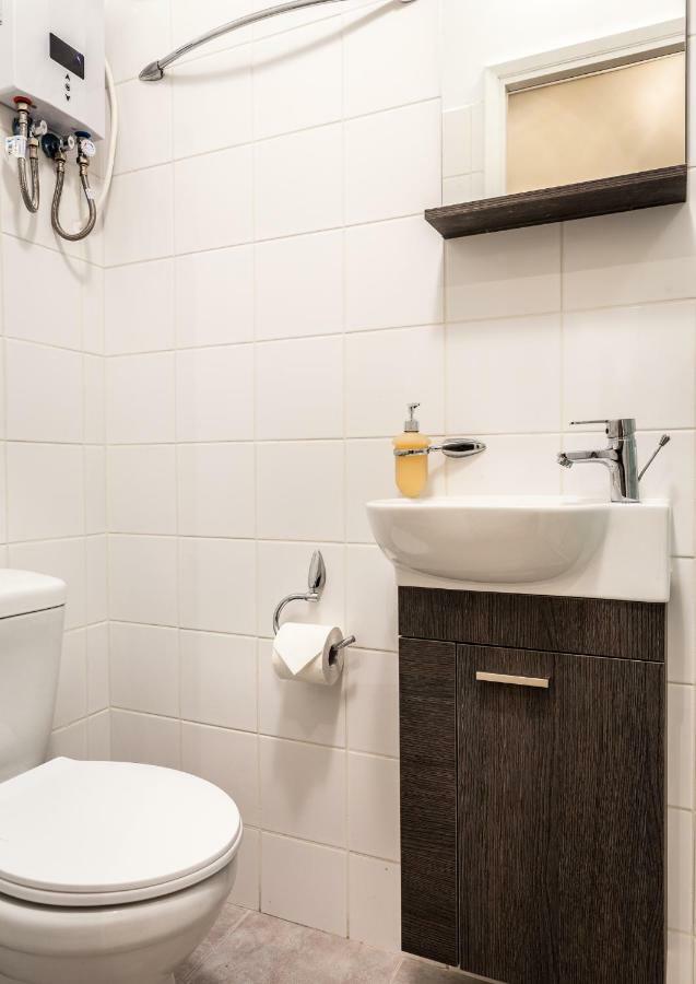Exceptionally Located Studio Apartment Атина Екстериор снимка